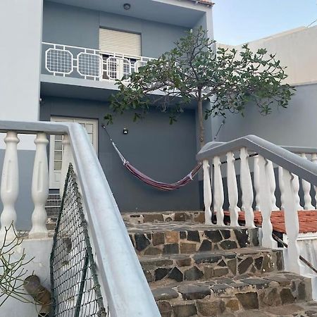 Vivenda Com Patio, No Coracao Do Mindelo Exterior foto