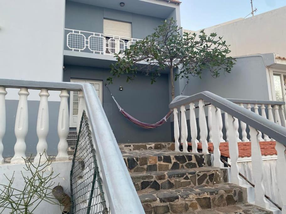 Vivenda Com Patio, No Coracao Do Mindelo Exterior foto